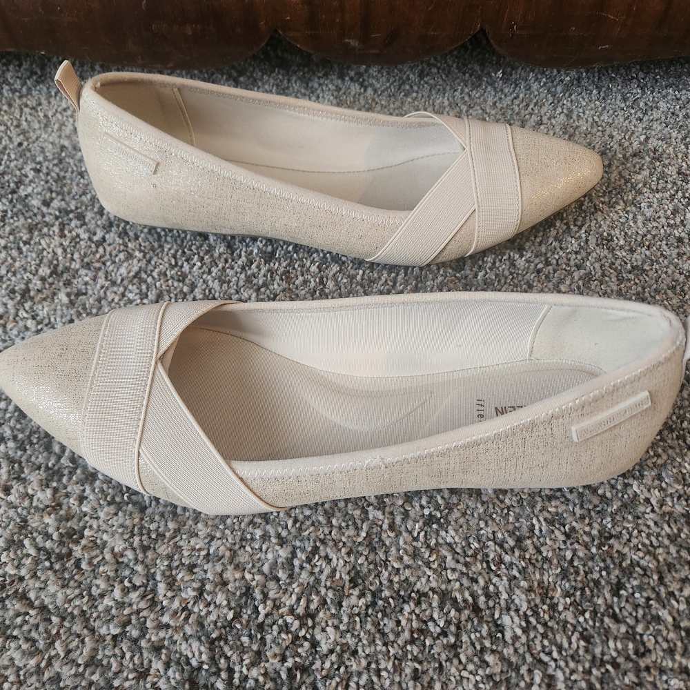 Anne Klein Women's Cream Pointed Toe Flats - Picture 3 of 6